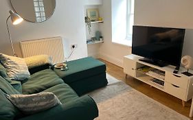 Gwandalan - 1 Bed Apartment, Within Tenby Town Walls